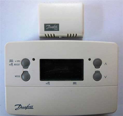 Thermostats Accessories Danfoss Tp Programmable Room Thermostat With Hot Water Timer V