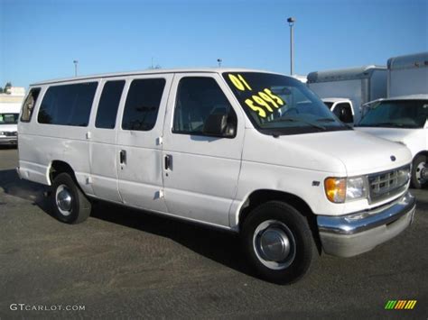 Oxford White Ford E Series Van E Super Duty Passenger Extended