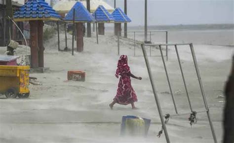 2 Die As Cyclone Remal Ravages Parts Of Bengal Heavy Rain To Continue