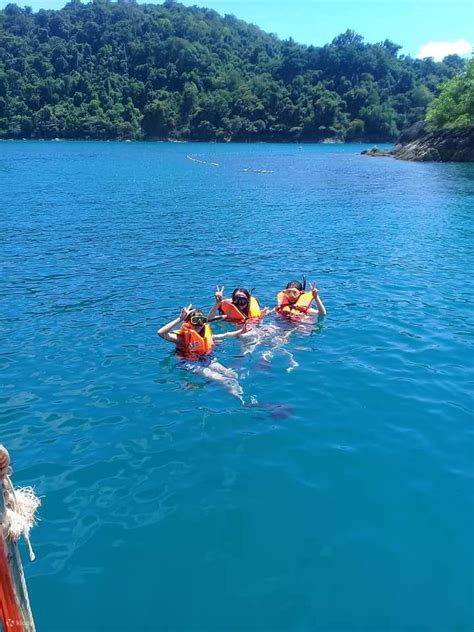 Jelajahi Keindahan Bawah Laut Dalam Perjalanan Snorkelling Sehari Penuh