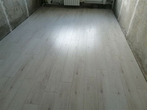 Ламинат 33 класс Egger Home дуб ривалго белый 1,99 кв.м 8 мм с фаской ...