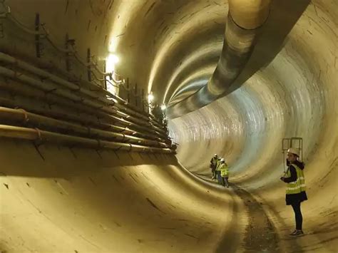 Tunel pod Łodzią Faustyna drąży w stronę Żabieńca a Katarzyna stoi