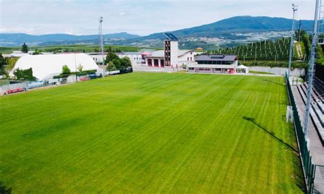 Un Nuovo Manto Sintetico Per Un Centro Sportivo Quasi Completo A