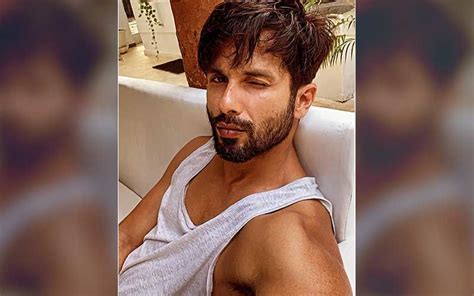 Shahid Kapoor Shirtless Hot