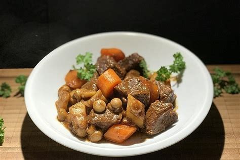 Gulasch Aus Rinderbeinscheibe Von Eisbobby Chefkoch