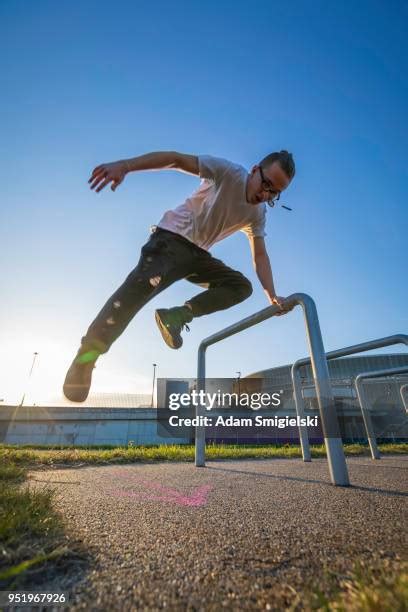 Parkour Silhouette Fotografías E Imágenes De Stock Getty Images