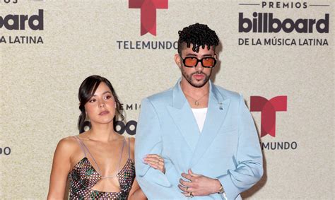 Bad Bunny Y Gabriela Berlingeri Reaparecen Juntos En Público En La Alfombra Roja De Los Premios