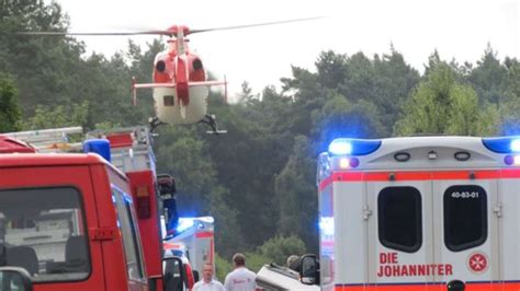 Schwerer Unfall auf A44 Mann von Lkw erfasst und getötet