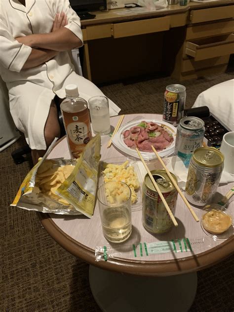 ウィスキー On Twitter 今日は、彼女と第二の彼氏と私の3人でホテル飲み🍺彼女シャワー中で、男2人で歓談中🍺 寝取られ Ntr