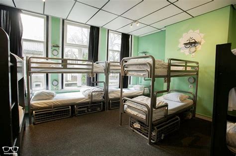 3 BEST + COOLEST Hostels in Amsterdam 2020 (Solo-Traveler + Map)