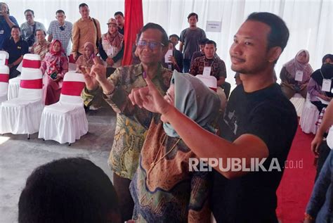 Mahfud MD Gunakan Hak Pilih Pada Pemilu 2024 Di Sleman Republika Online