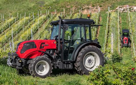 Valtra Serie F Stage V Su Misura Per Ogni Lavoro Tra I Filari