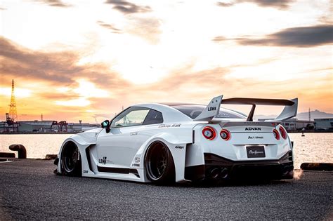 Liberty Walk LB Silhouette WORKS GT 35GT RR Widebody Kit For R35 Nissan