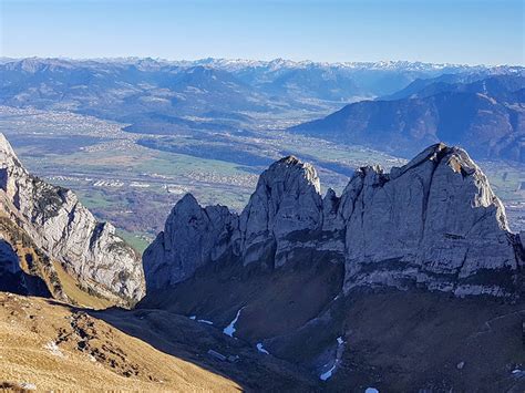 Kreuzberge K I Bis K Iii Mit Blick Ins Rheintal Foto Hikr Org