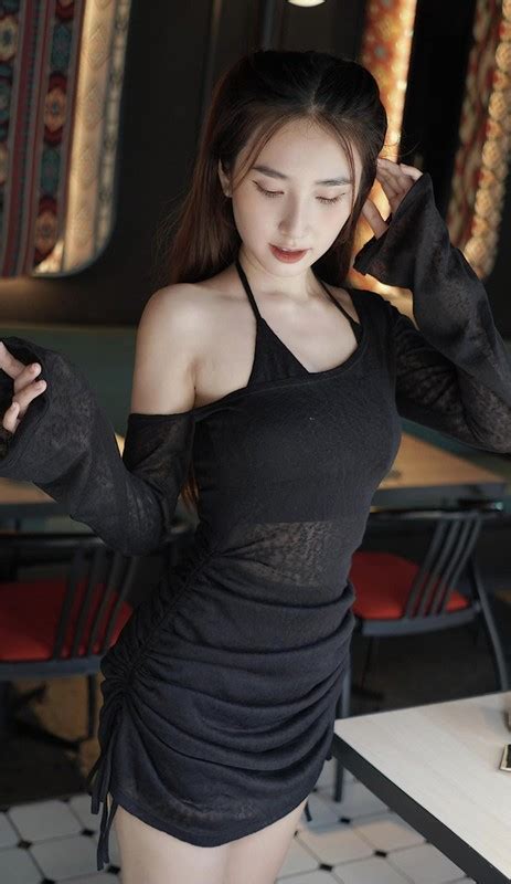 Hot girl Việt được báo Trung khen căng mọng giờ ra sao
