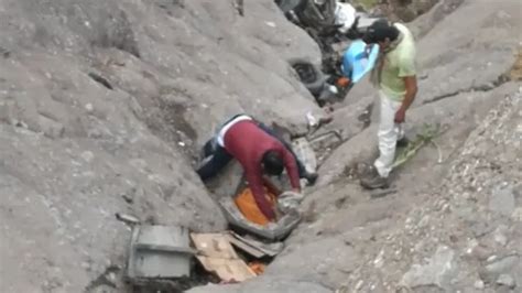 Trágico accidente en Perú al menos 23 muertos al caer un bus por un