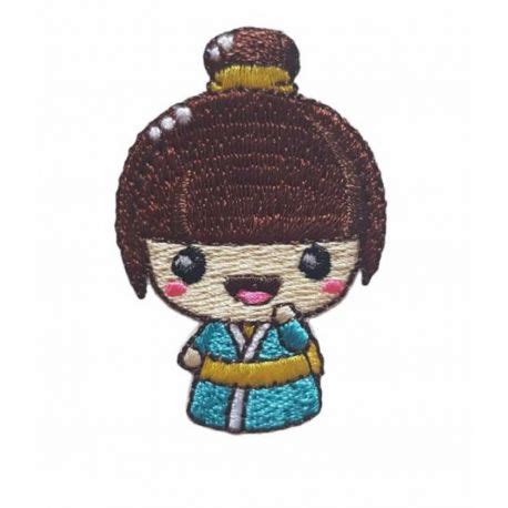 Patch Ecusson Thermocollant Kawai Kokeshi Fillette Kimono Bleu X Cm