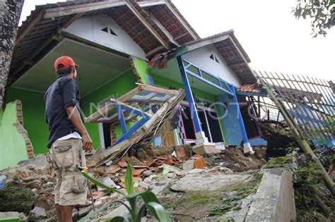 PERGERAKAN TANAH CIGINTUNG ANTARA Foto