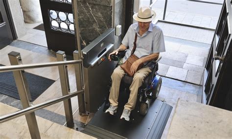 Olakšica za osobe sa invaliditetom Banski dvor dobio novi lift FOTO