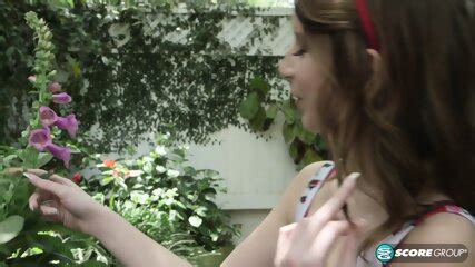 Inexperienced Brunette Teen Gets Fucked Hard And Moans As She Receives A Big Creampie Donnie