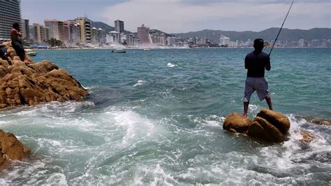 Pesca Con Anzuelo En Acapulco Youtube