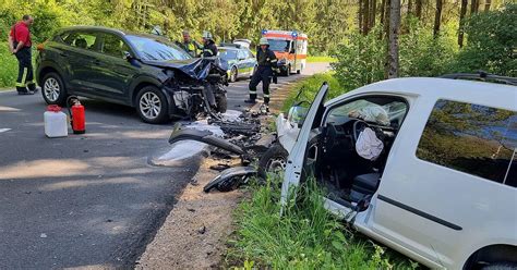 Feuerscheid Schwerer Unfall Am Vatertag Vier Verletzte Nach Frontalcrash