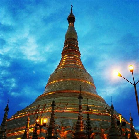 Sunset Over Shwedagon Pagoda Yangon Shwedagon Pagoda Yangon Burj