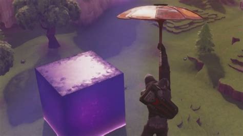 Fortnite Battle Royale El Cubo Morado Gigante Ha Empezado A Moverse