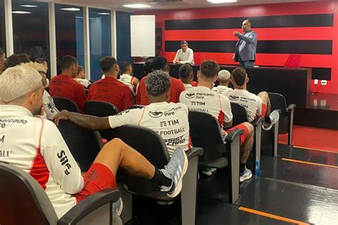 Senador Vai Ao Ct E Conversa Jogadores Do Flamengo Sobre Mp Das