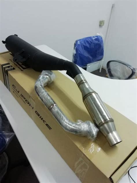 Yamaha R15 v3 exhaust full system 32x35mm, Motorcycles, Motorcycle ...