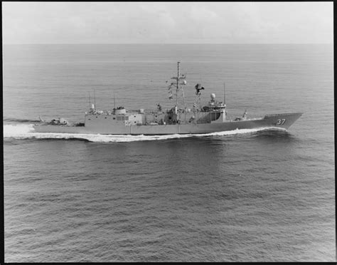 Nh 107548 Kn Uss Crommelin