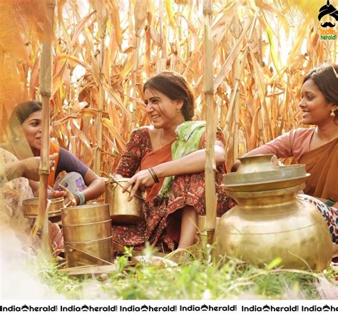Samantha And Pooja Hegde Hot Photos From Rangasthalam Movie