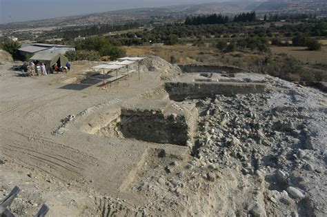 Research Uncovers Ancient Mycenaean Fortress