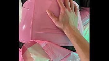 Femme trans dans la chasteté baisée en levrette POV XVIDEOS