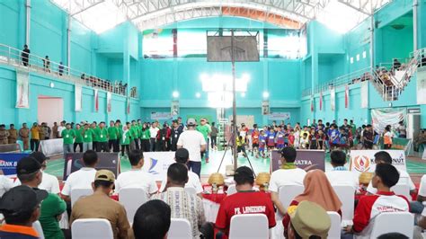 Bupati Cup I Resmi Dibuka Atlet Bulutangkis Siap Bertanding