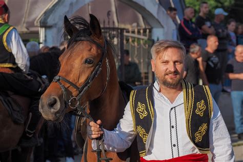 Manifestacija Dani Ajvatovice Konjanici Iz Karaule Krenuli Ka