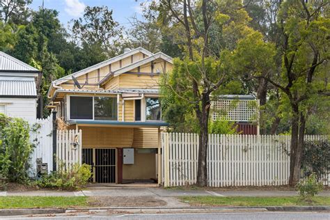 9 Earl Street Greenslopes QLD 4120 House For Rent 460 Domain