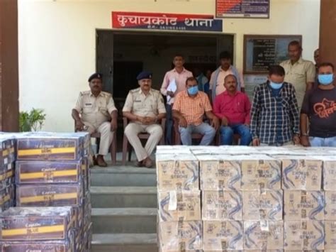 वाहन जांच के दौरान पुलिस ने पकड़ी 30 लाख की शराब दो तस्कर गिरफ्तार Police Caught Liquor Worth