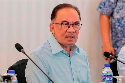 Anwar Sued By Muhyiddin Over Felda Settlers’ Debt Allegations