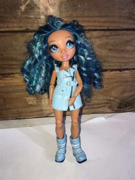 RAINBOW HIGH WINTER Break Skyler Bradshaw Doll With Outfit EUR 10 95