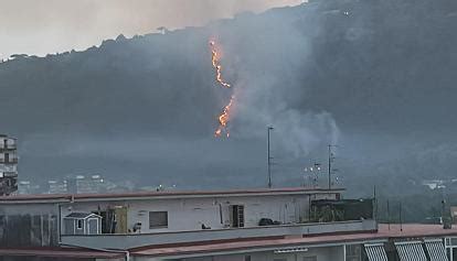 Incendio Sulla Collina Dei Camaldoli Nuovi Focolai