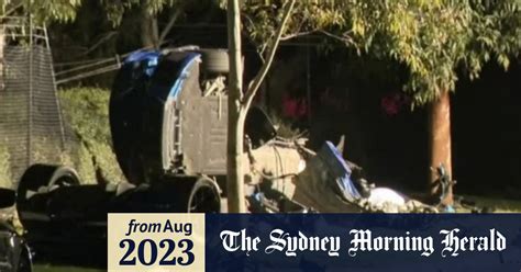 Video Two Dead After Car Crashes Into Tree In Melbournes South West