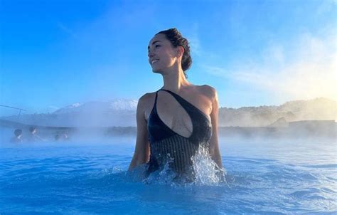 Caterina Balivo In Piscina Alza La Temperatura Qualcosa Esce Dal