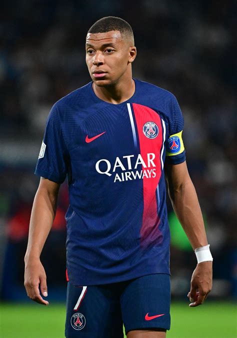 Pin by Maya on kylian mbappe | Kylian mbappé, French football players, Psg