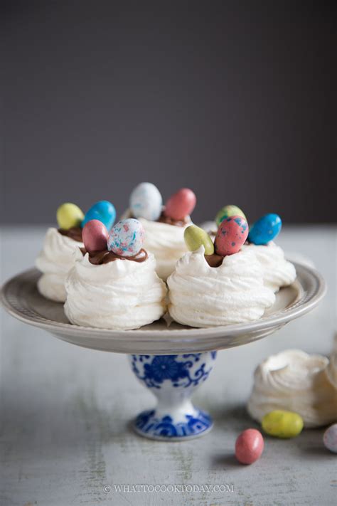 Easy Mini Easter Pavlova With Nutella Easter Meringue Cookies