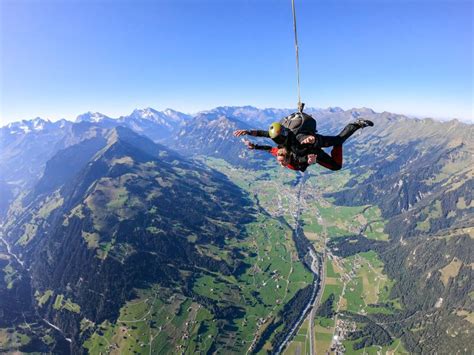 Interlaken Paracadutismo In Aereo Sulle Alpi Svizzere GetYourGuide