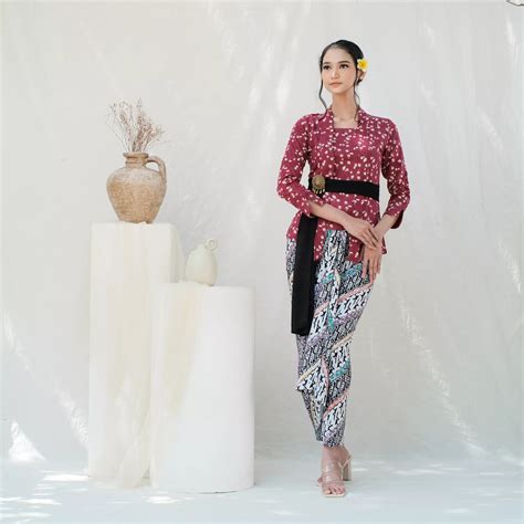 Jual Khalisa Batik Kebaya Kutu Baru Modern Katun Jepang Kembang Maroon