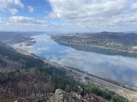 Great view of the Columbia river in Oregon : hiking