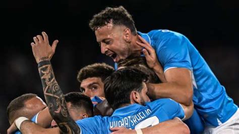 La Pressione Fa Il Solletico Al Napoli Battuta Anche La Squadra Che Fa