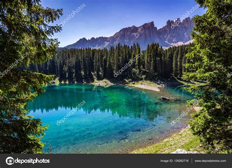 Blick Auf Den Karersee Karersee Einer Der Sch Nsten Bergseen Der